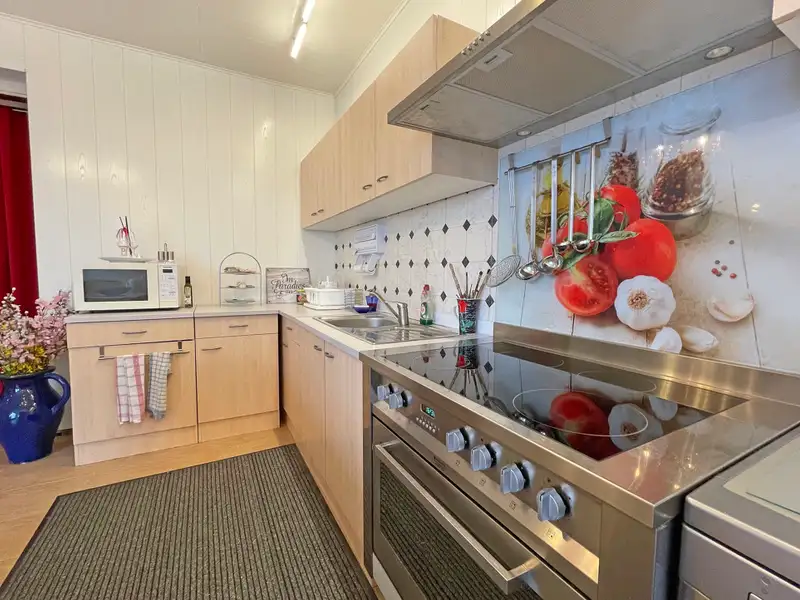 Modernized Detached House with Commercial Space in Family-friendly Location