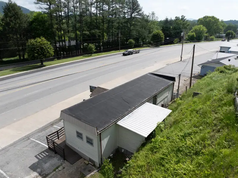 Prime Commercial Space in Clyde with High Visibility and Parking
