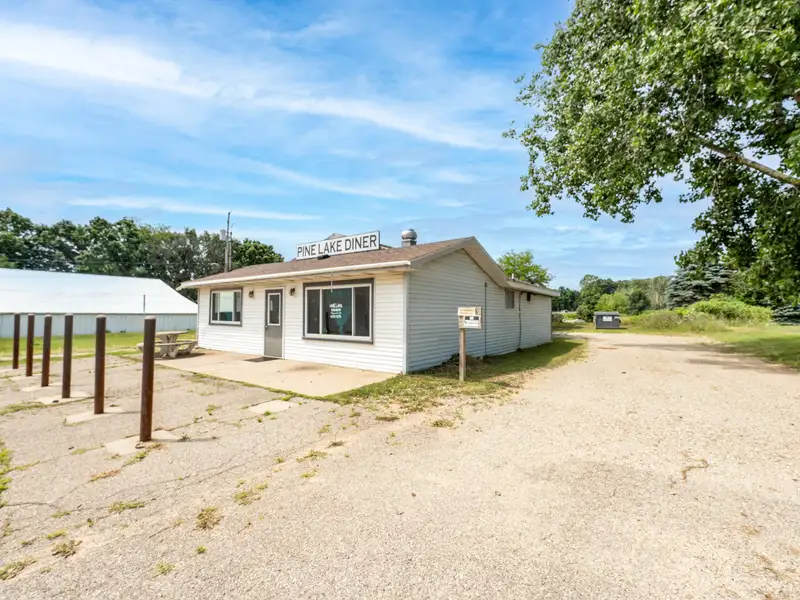Cozy Diner with Pole Barn on 3 Acres Across from Pine Lake