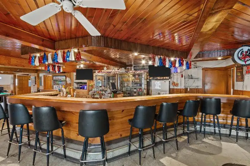 Established Bar and Restaurant with Living Quarters in Stevens Point Area