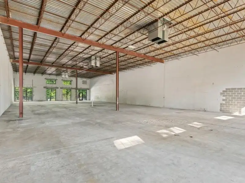 Industrial/flex Building in Prime Atlanta Location with Recent Upgrades and Parking Options