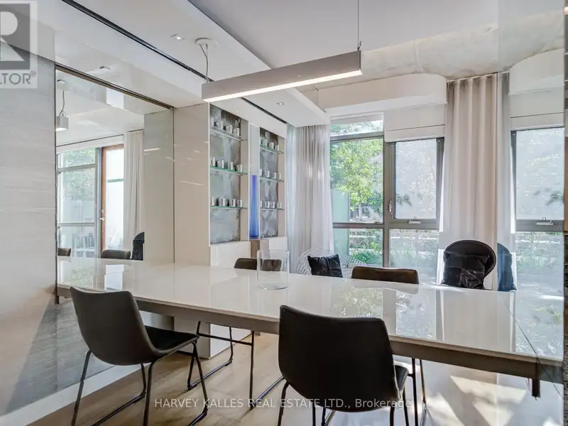 Executive Urban Townhome in King West with Private Entrance and Premium Amenities