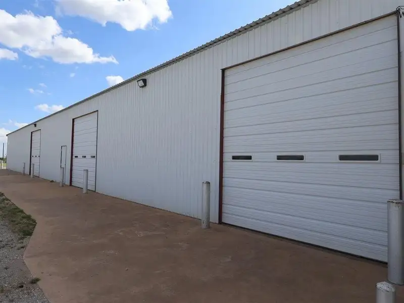 Commercial Property with Office, Living Quarters, and Warehouses in Wichita Falls Area