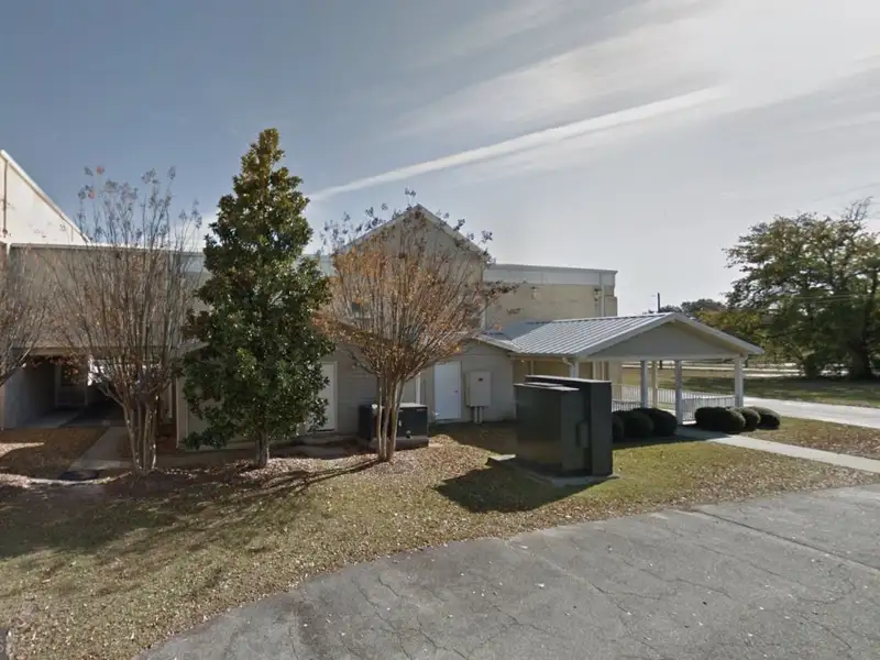 Two-level Commercial Unit with 26 Living/office Spaces in Re-zoned R4 Area
