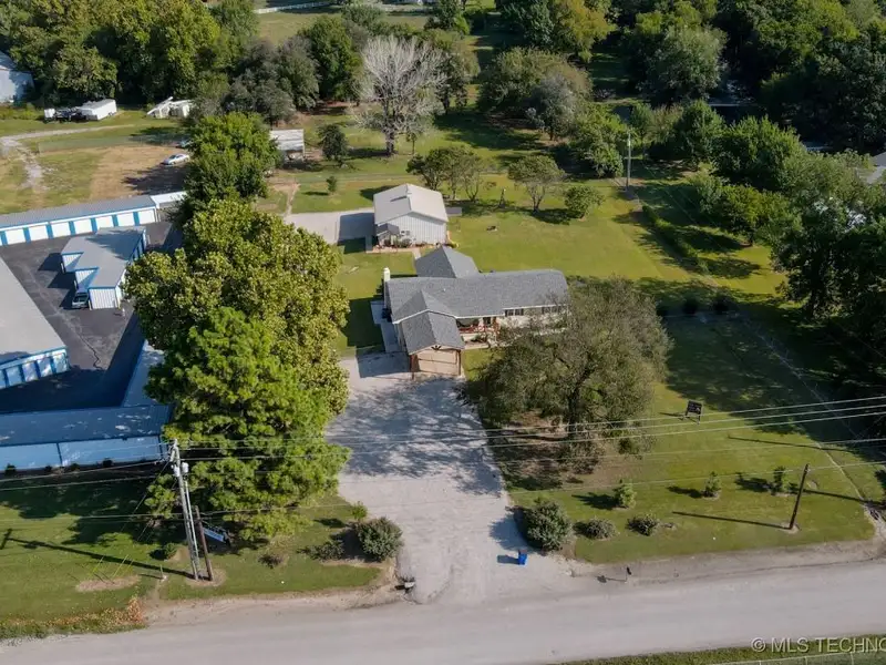 Commercial Property with House and Shops on 2 Acres in Coweta Near Casino