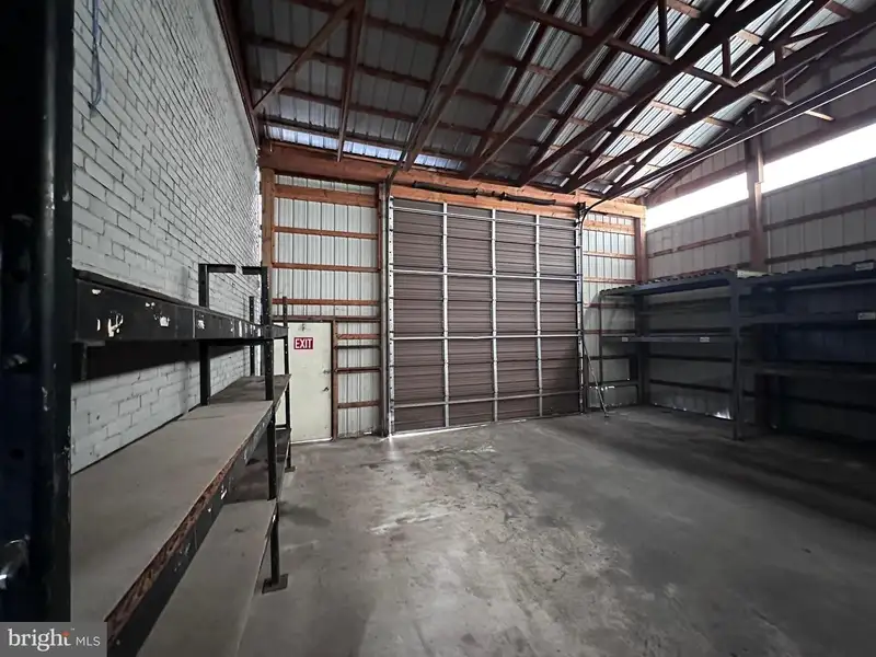 Industrial Building with 6 Bay Truck Repair Facility on 1.47 Acres Near Downtown