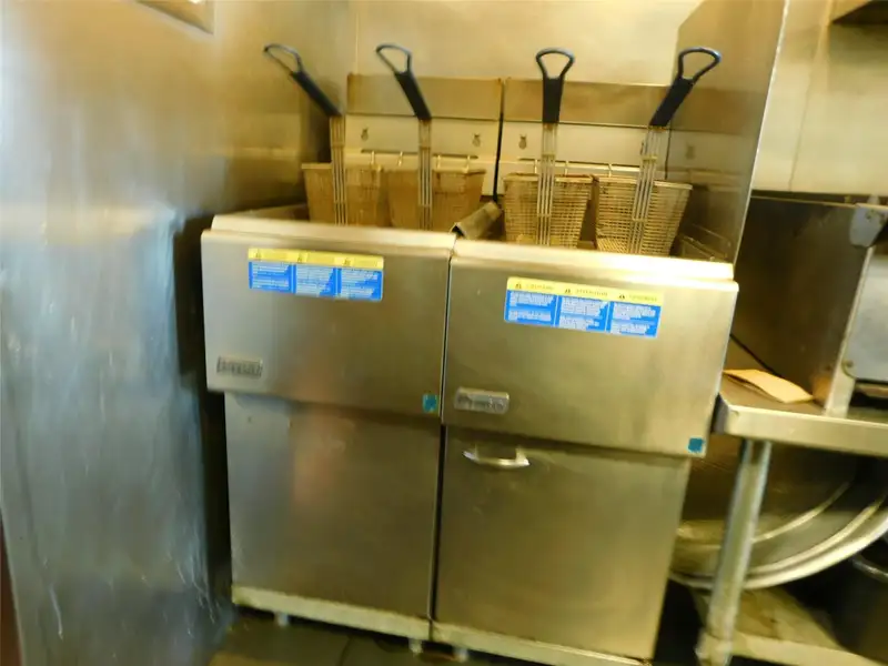 Turnkey Pizza Restaurant for Sale in High-traffic Location with Essential Equipment Included