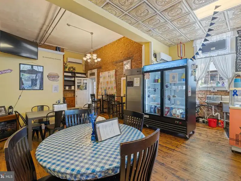 Historic Mcmechan Inn: 13-bedroom Home and Commercial Space in Moorefield, Wv