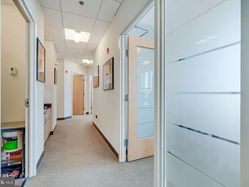Flexible Office Suite in Prime Falls Church Location - 1,200 Sq Ft, Great Accessibility