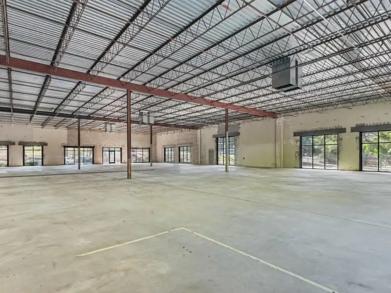 Industrial/flex Building in Prime Atlanta Location with Recent Upgrades and Parking Options