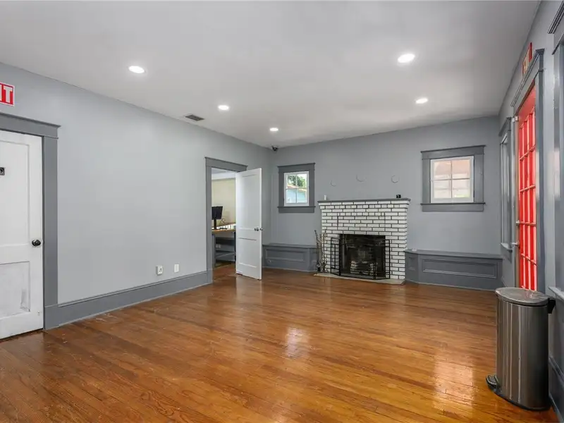 Distinctive Commercial Property in Historic Uptown Mount Dora with Flexible Layout