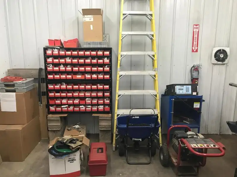 Prime Auto Parts Store with Excellent Location on High Traffic State Hwy 13 and 182