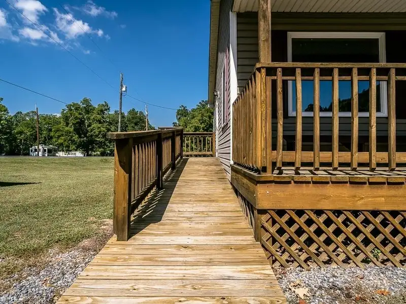 Versatile Commercial Property with Salon, Office Space, and Residential Potential Near Brandywine Lake
