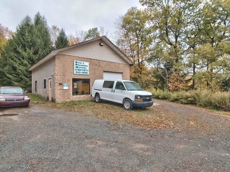 Commercial Garage with Office Near Moscow Train Station, 1200 Sf, Ample Parking