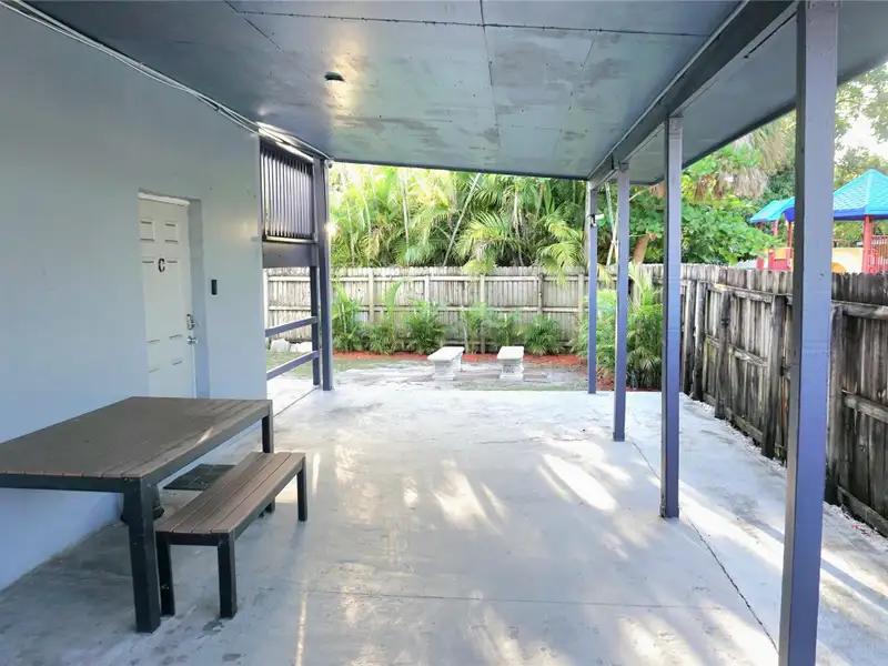 Turnkey Multifamily Investment: 8 Furnished Studios & 2/2 Apartment Near Las Olas