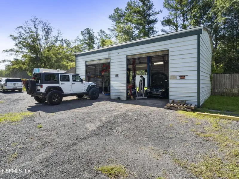 Mixed-use Parcel with Buildings, Ideal for Auto Repair or Sales in Convenient Location