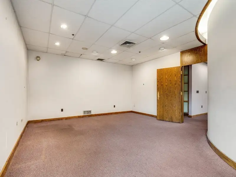 Industrial Building for Lease in North Reading with Office and Warehouse Flexibility