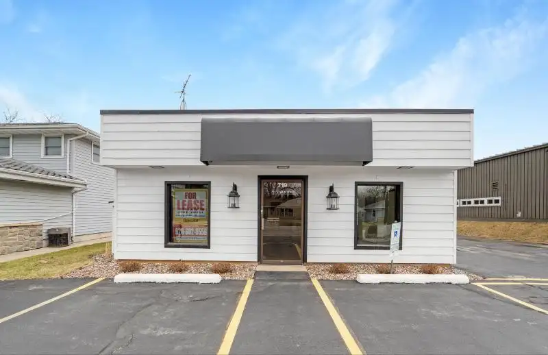 Prime Office Space on Main Street, Fond Du Lac with Pylon Signage