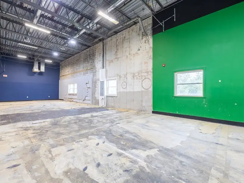 Industrial Building for Lease in North Reading with Office and Warehouse Flexibility