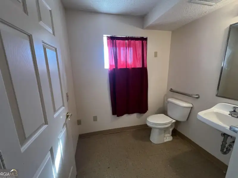 Two-level Commercial Unit with 26 Living/office Spaces in Re-zoned R4 Area