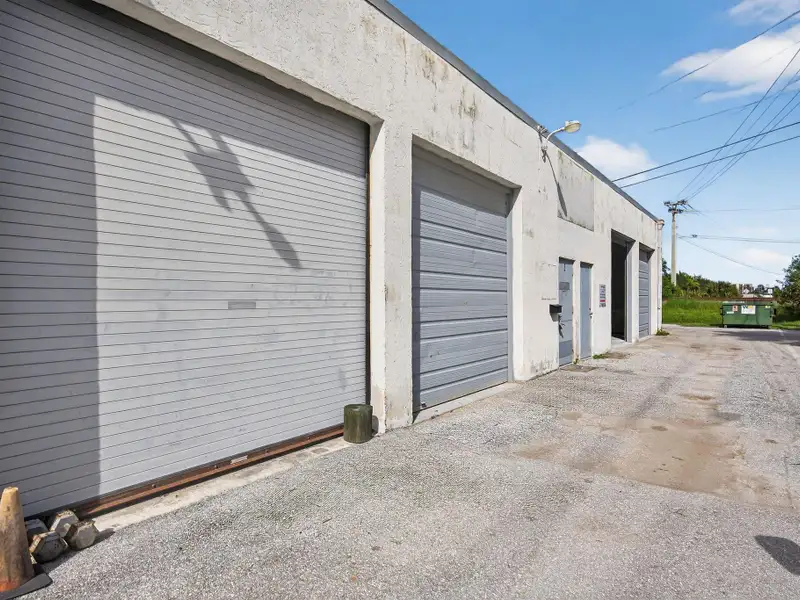 Versatile 2,700 Sf Flex/industrial Condo Units in Jupiter's Industrial Corridor