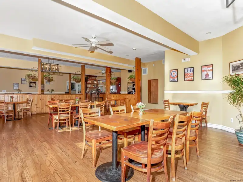 Renovated Pub and Hotel in Prime Woodstock Location with Restaurant and Apartments