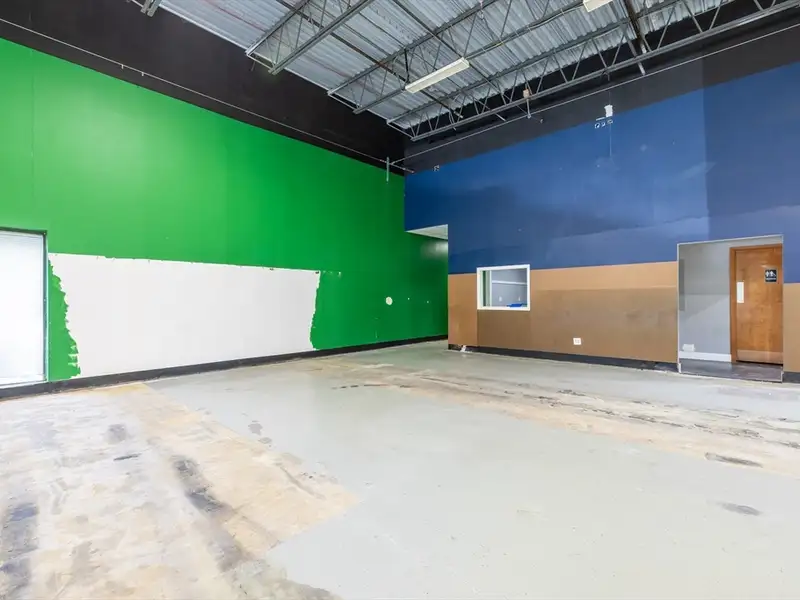 Industrial Building for Lease in North Reading with Office and Warehouse Flexibility