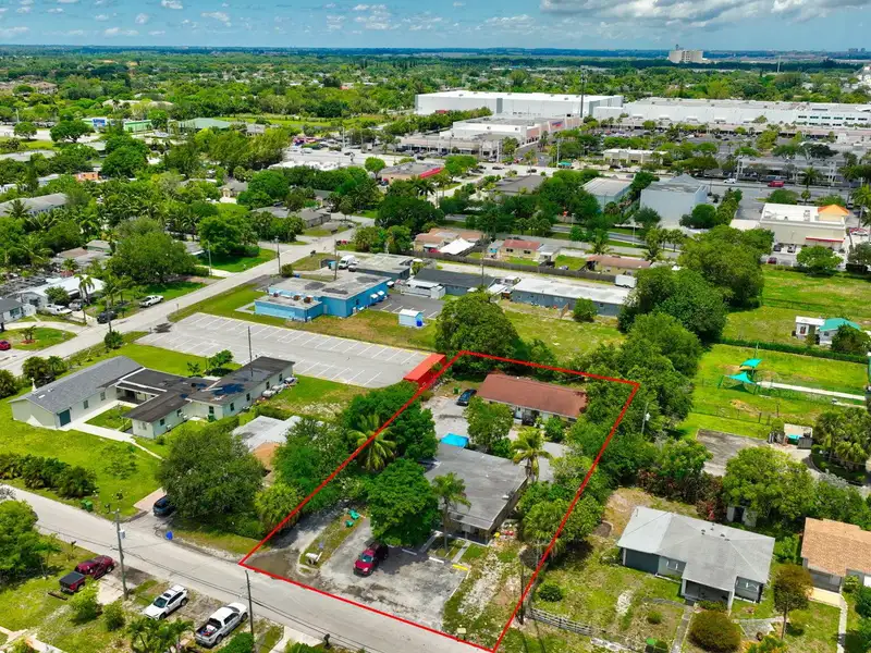 Well-maintained 6-unit Multifamily Property in South Florida with Value-add Potential