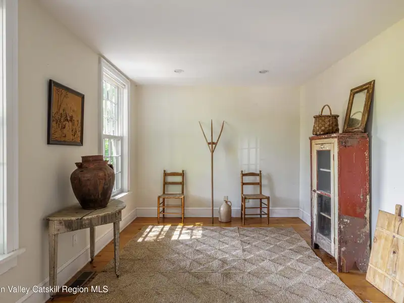 Historic Mixed-use Landmark in Kinderhook Village with Restaurant and Flexible Suites