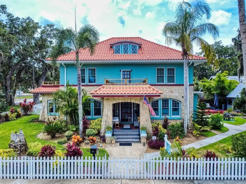Historic Home and Turnkey Bed & Breakfast in Downtown Daytona Beach