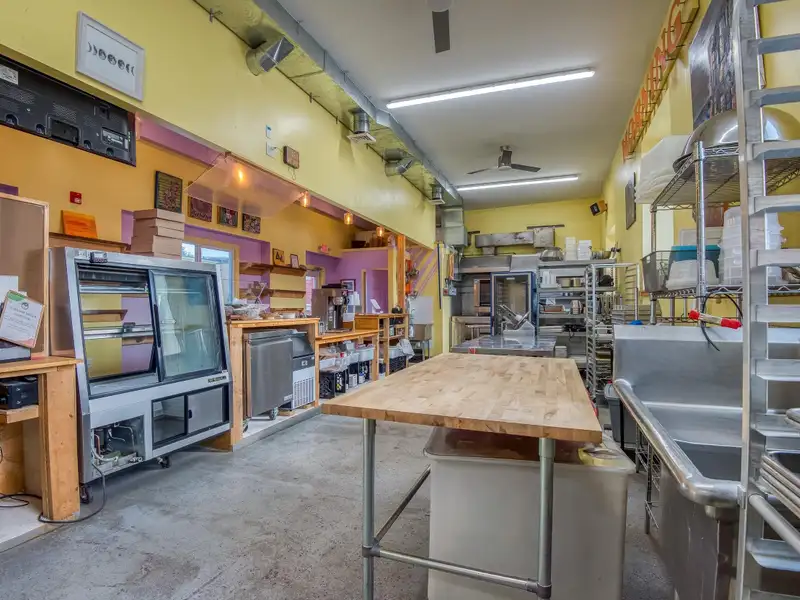 Fully Equipped Café and Bakery with Living Quarters on Main Street, Berlin