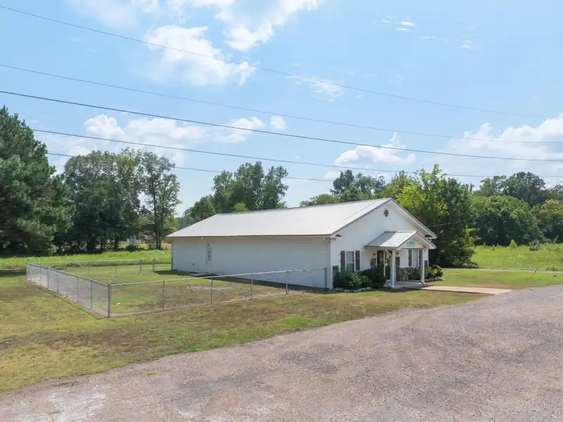 Commercial Building in Scotts Hill with Daycare Features on 1.49 Acres