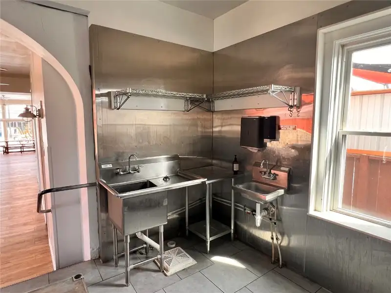 Turn-key Restaurant Space for Lease in Mt. Vernon with Fully Equipped Kitchen