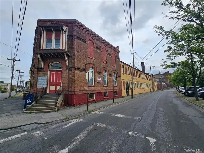 Commercial Space with Open Floor Plan in Busy Middletown Location
