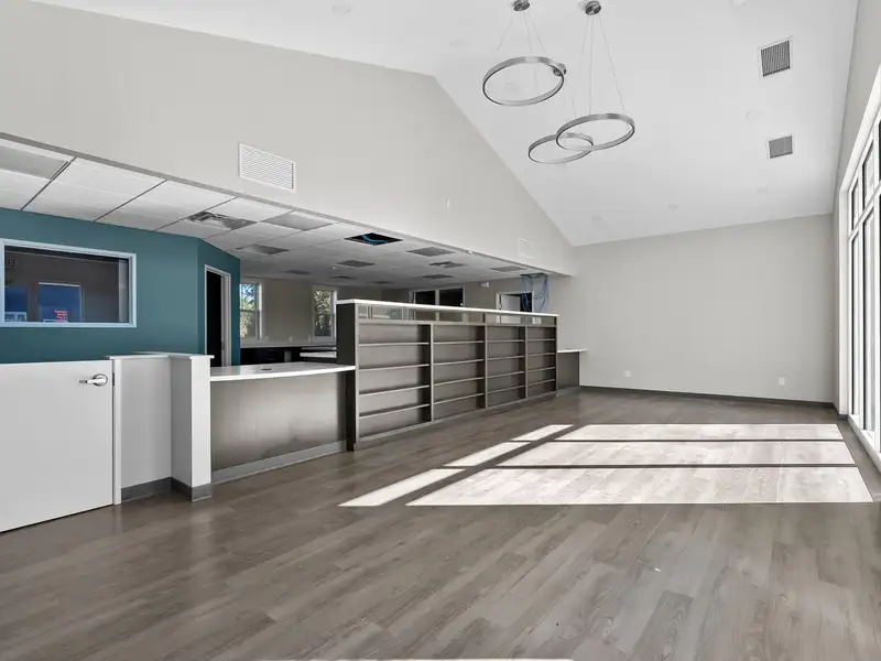 Class a Retail/office Space in Vineyard Parkway Business Park, Texas Corners