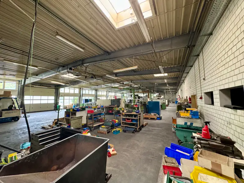 Versatile Commercial Property for Sale: 6,604 M² with Production Halls and Office Space