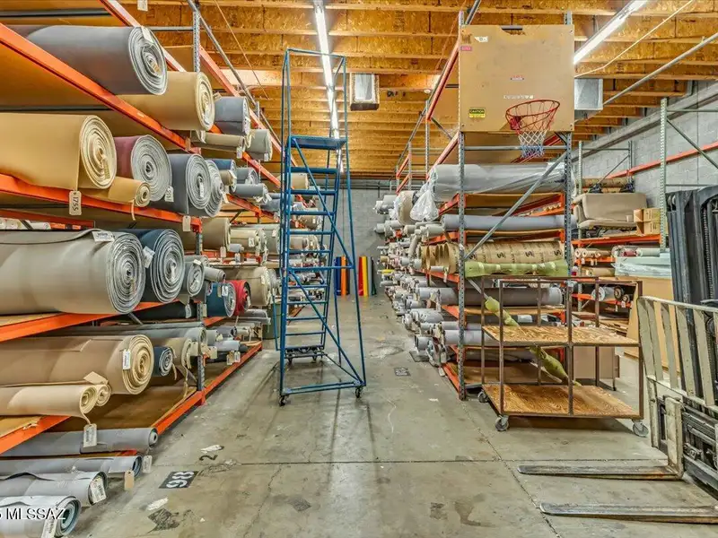 Versatile Commercial Warehouse with High Ceilings and Ample Parking in Prime Location