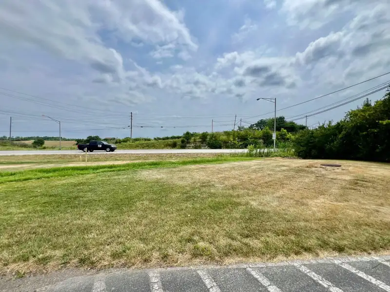 High-traffic B-3 Zoned Commercial Property on Lexington Rd. with Automotive Facility