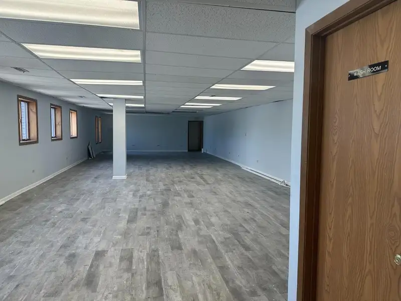 Spacious 1800 Sf 2nd Floor Unit with Open Floor Plan and Private Parking