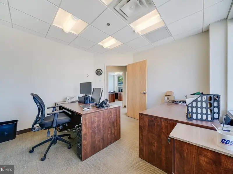 Flexible Office Suite in Prime Falls Church Location - 1,200 Sq Ft, Great Accessibility