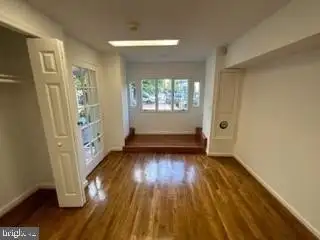 3-story Victorian Townhome with Commercial Space Near Capitol and Union Station