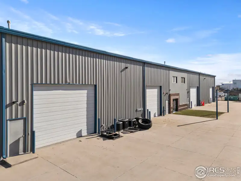 Versatile Office/warehouse in Highland Industrial Park, Windsor - Ideal for Various Business Uses