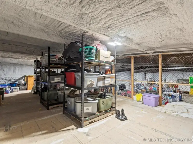 Climate-controlled Warehouse with 4,000+ Sq. Ft. in Convenient Location