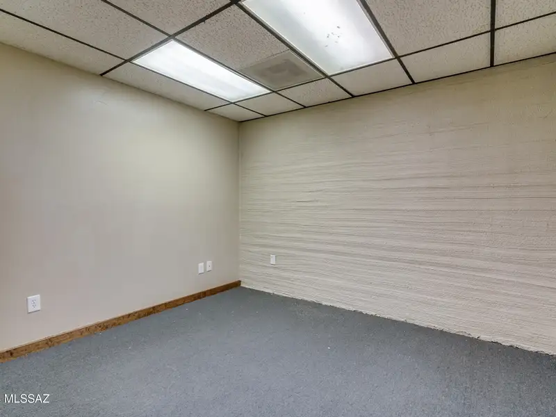 2,975 Sqft Office Space for Sale in Prime Broadway and Wilmot Location with Parking Lot