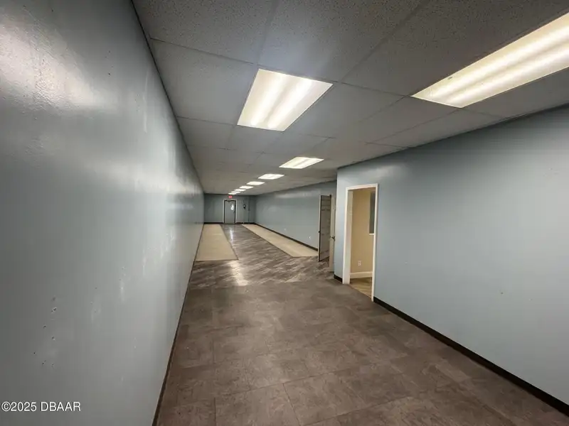 Flexible Commercial Lease: 19,000 Sq Ft Available in Prime Location