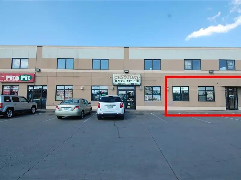 Charming Retail Space in High-traffic Commercial Area with Flexible Layout