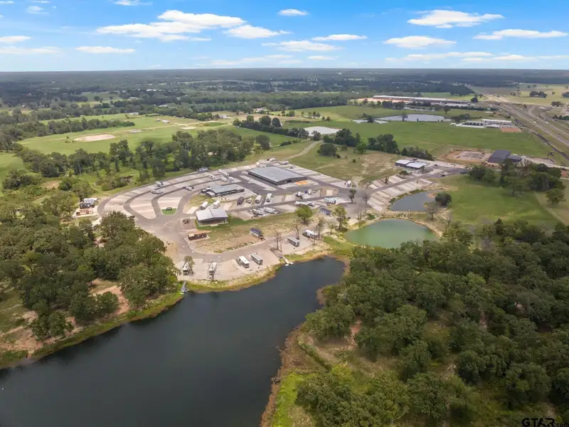 Turnkey Short-term Rental in Twin Lakes Resort, Mount Pleasant - Lakefront Access and Amenities
