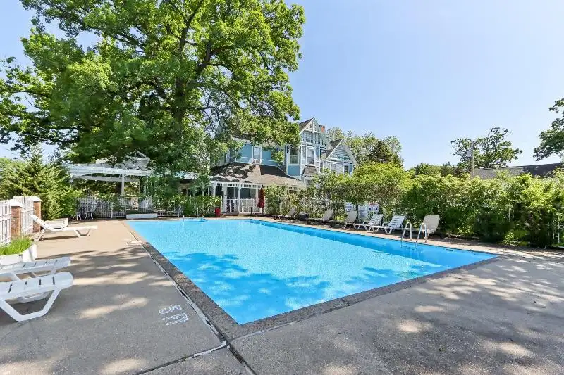 Historic Inn with Guest Suites and Motel Units in Wisconsin Dells