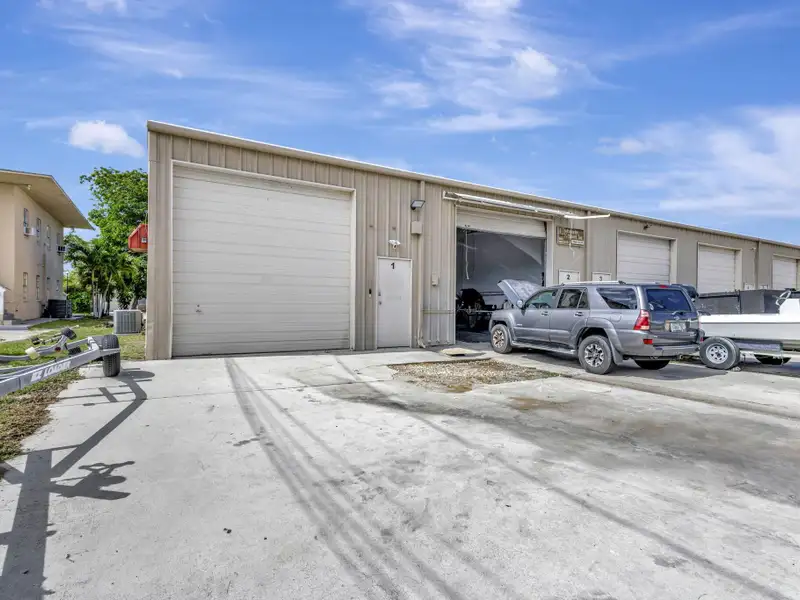 End-cap Warehouse with Offices in Central Jupiter, Move-in Ready
