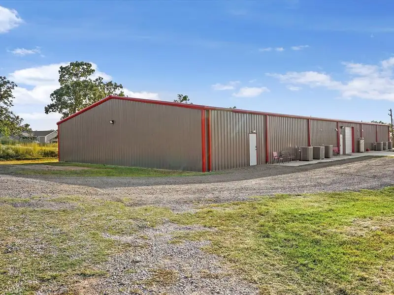 Industrial Property with 9-acre Lot and 9,000 Sq Ft Building in Prime Location